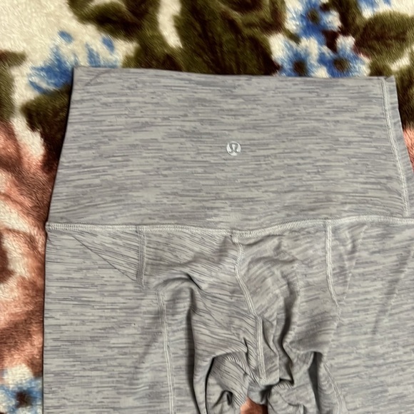 🍋Lululemon Gray Women’s Mesh Lined Leggings. Size 2. 12” Waist. Scalloped Hem - Picture 6 of 6